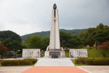 국가유산이미지 | 남원 만인의총_순의탑 원경 (촬영년도 : 2015년) 남원 만인의총_순의탑 원경 (촬영년도 : 2015년)