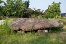 국가유산이미지 | 부안 구암리 지석묘군_남방식 덮개돌과 받침돌1 (촬영년도 : 2015년) 부안 구암리 지석묘군_남방식 덮개돌과 받침돌1... 