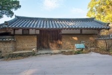 문화재이미지 | 경주 양동마을 두곡고택_대문 (촬영년도 : 2015년) 경주 양동마을 두곡고택_대문 (촬영년도 : 2015년)