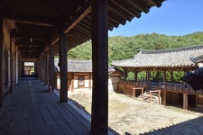 문화재이미지 | 안동 안동권씨 능동재사_본채에서 바라본 추원루 (촬영년도 : 2015년) 안동 안동권씨 능동재사_본채에서 바라본 추원루... 
