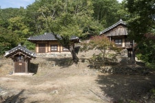 문화재이미지 | 영천 매산고택과 산수정_원경 (촬영년도 : 2015년) 영천 매산고택과 산수정_원경 (촬영년도 : 2015년)