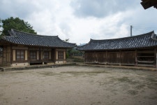문화재이미지 | 청도 운강고택과 만화정_중사랑채와 바깥곳간채 (촬영년도 : 2015년) 청도 운강고택과 만화정_중사랑채와 바깥곳간채... 