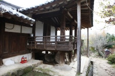 국가유산이미지 | 구례 운조루 고택_큰 사랑채 활주기둥 (촬영년도 : 2015년) 구례 운조루 고택_큰 사랑채 활주기둥 (촬영년도 : 2015년)