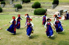 국가유산이미지 | 7764_원형 대형 만들기_진주검무_국가유산청 7764_원형 대형 만들기_진주검무_국가유산청