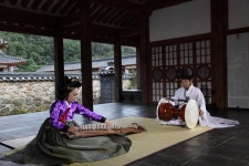 모습_국가무형 가야금산조 및 병창_2010_서울 전주_기록화... 연주 모습_국가무형 가야금산조 및 병창_2010_서울 전주_기록화_국립무형유산원