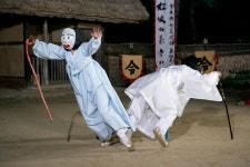 국가유산이미지 | 19951_신할아비와 신할미가 부딪히는 장면_송파산대놀이_국가유산청 19951_신할아비와 신할미가 부딪히는 장면_송파산대놀... 