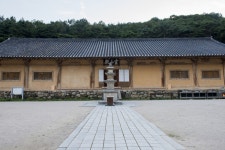 문화재이미지 | 영천 거조사 영산전_3층석탑과 영산전 (촬영년도 : 2015년) 영천 거조사 영산전_3층석탑과 영산전 (촬영년도 : 2015년)