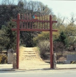 국가유산이미지 | 다리 입구의 홍살문과 계단 다리 입구의 홍살문과 계단