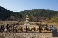 국가유산이미지 | 울진 구산리 삼층석탑 전경 울진 구산리 삼층석탑 전경