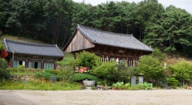 국가유산이미지 | 양산 신흥사 대광전_좌측면 (촬영년도 : 2015년) 양산 신흥사 대광전_좌측면 (촬영년도 : 2015년)