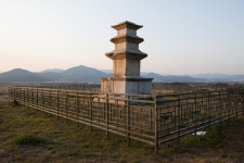 국가유산이미지 | 경주 남산 창림사지 삼층석탑_전경2 (촬영년도 : 2015년) 경주 남산 창림사지 삼층석탑_전경2 (촬영년도 : 2015년)
