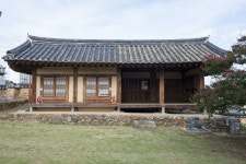 문화재이미지 | 영천향교 대성전_동재 정면 (촬영년도 : 2015년) 영천향교 대성전_동재 정면 (촬영년도 : 2015년)