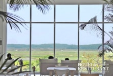 호텔앤레스토랑 [호텔앤레스토랑] 식물 속에서 이야기 나누며 자연을 느낄 수 있는 열린 공간, 카페 문지리 535