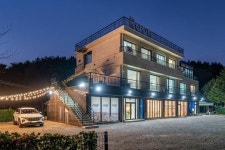 다함께 야놀자 할인펜션 가자! - HotelsCombined KR 2024년 여름 호텔스컴바인이 꼭 뽑은 곳! 다함께 야놀자 할인펜션 가자!
