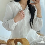 [러블리🤍/프렌치감성/활용도굿][MADE] 소로 V넥 스트랩 프릴 긴팔블라우스 (44~88)-♥핫핑♥ [러블리🤍/프렌치감성/활용도굿][MADE] 소로 V넥... 