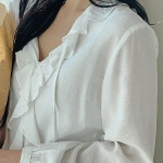 [러블리🤍/프렌치감성/활용도굿][MADE] 소로 V넥 스트랩 프릴 긴팔블라우스 (44~88)-♥핫핑♥ [러블리🤍/프렌치감성/활용도굿][MADE] 소로 V넥... 