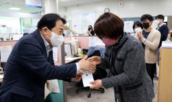 인천시의회 부평구 행정복지센터 직원 격려 방문