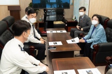 인천시의회 의회운영위원회 「119원의 기적」 성금 전달