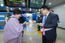 시민참여 > 시정홍보 > 행복한뉴스 > 포토뉴스 | 전북특별자치도·익산시 설 명절 맞이 고향 방문객 대상 고향사랑기부제 홍보 글보기
