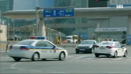 쓰리데이즈빈(Three Days Bean) | IMCDb.org: 2005 Hyundai Sonata [NF] in "쓰리 데이즈 (Three Days), 2014" Hyundai Sonata in 쓰리 데이즈 (Three Days)
