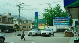 IMCDb.org: 2006 Kia Opirus [GH] in 장산범 (The Mimic), 2017 Kia Opirus in 장산범 (The Mimic)