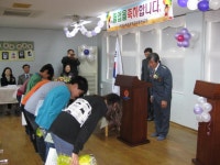 홈>소방소식>보도/해명>보도자료 > 장봉남성의용소방대, 삼목초교 장봉분교 졸업생 전원에게 장학금 전달 | 인천소방본부