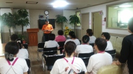 홈>소방소식>보도/해명>보도자료 > 2015.09.17 남동소방서 간석119안전센터, 추석연휴 요양원 소방훈련 및 안전교육 실시 | 인천소방본부