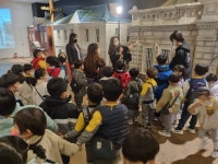 홈>열린광장>포토갤러리 > [인천도시역사관] 하반기 유아 단체 교육프로그램 꼼지락 놀이터 <안녕,도시야?> 10월 19일 샬롬에덴어린이집... 