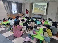 홈>열린광장>포토갤러리 > [인천도시역사관] 하반기 유아 단체 교육프로그램 꼼지락 놀이터  11월 23일 선학어린이집... 