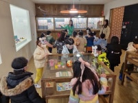 홈>열린광장>포토갤러리 > [인천도시역사관] 유아 단체 교육  11월 16일 반디유치원 | 인천광역시립박물관
