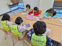 홈>열린광장>포토갤러리 > [시립박물관] 10/28 유아단체 교육 한밤중에 눈을 뜨면 (청담숲유치원) | 인천광역시립박물관