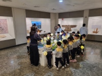 홈>열린광장>포토갤러리 > [시립박물관 본관] 4/7 유아 단체 교육 한밤중에 눈을 뜨면 (국공립루원SK리더스뷰어린이집) | 인천광역시립박물관