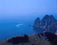 갈수록 줄어드는 갯바위...