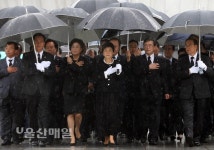 대선출마선언한 안철수는 동작동 국립현충원을 방문할 것인가? - 유용원의 군사세계