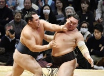 Kakuryu outmuscles rival Hakuho | The Japan Times