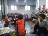 경로당 행사에 참여하신 부녀회원들 - 제주의 마을 애월읍 하귀1리 경로당 행사에 참여하신 부녀회원들 | 제주특별자치도청