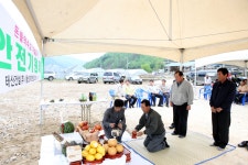 사진으로보는정선(2008~2020) - 임계면 용산 2리 돈글약수교 가설공사 안전기원제 상세화면 | 정선군청 > 열린군정 > 참여소통... 