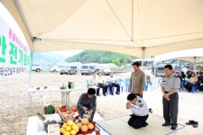 사진으로보는정선(2008~2020) - 임계면 용산 2리 돈글약수교 가설공사 안전기원제 상세화면 | 정선군청 > 열린군정 > 참여소통... 