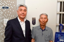 현장스케치(2020년 이전) - 정선군 국가유공자 명패 달아드리기 상세화면 | 정선열린군수실 > 일하는 정선군수 > 현장스케치(2020년 이전)