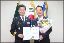 서울 성북구의회 김태수 부의장, 종암경찰서 감사장 수여 - 전국매일신문 - 전국의 생생한 뉴스를 ‘한눈에’ 서울 성북구의회 김태수 부의장... 