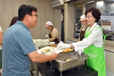 박춘희 송파구청장, 구내식당 중식 이벤트 - 전국매일신문 - 전국의 생생한 뉴스를 ‘한눈에’ 박춘희 송파구청장, 구내식당 중식 이벤트