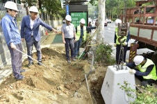 양천구의회 이재식 의원, 목동중앙로 가로등 개량공사 현장 점검... ‘한눈에’ 양천구의회 이재식 의원, 목동중앙로 가로등 개량공사 현장 점검