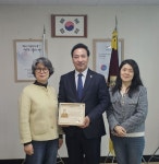 김용성 도의원, 소하고 교육환경 개선 공로로 감사패 수상... 생생한 뉴스를 ‘한눈에’ 김용성 도의원, 소하고 교육환경 개선 공로로 감사패 수상