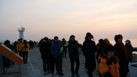접도 수품항 서방파제 등대 일출. | 상세 | 포토갤러리 : 진도군청