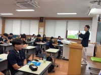 포토갤러리 읽기(24년 상반기 고교박람회 운영 _ 부동산국토정보학과) 전주대학교 부동산국토정보학과