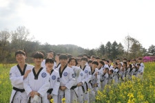 전주대 시범단, 학교 캠퍼스에서 학년별 단체사진 촬영 | 전주대학교 태권도학과