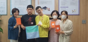 보도자료 > 제주영지학교, 제주장애학생의 날 기념품 전달 | 제주교육소식