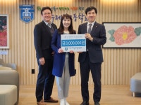 보도자료 > 제주제일고, 김서아 학교운영위원회 위원장 학교발전기금 300만 원 기탁 | 제주교육소식