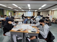 교육청소식 > 전체 > 제주도서관, 학교독서활동 지원을 위한‘찾아가는 청소년 인문학 특강(김지연 그림책 작가)’운영 | 제주교육소식