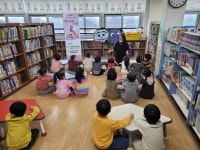 교육청소식 > 직속기관 > 한수풀도서관,‘어서와! 한수풀도서관’책 읽어주는 도서관 운영 | 제주교육소식